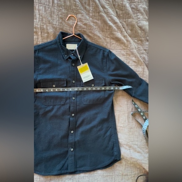 Everlane | The Brushed Flannel Shirt - Picture 10 of 10